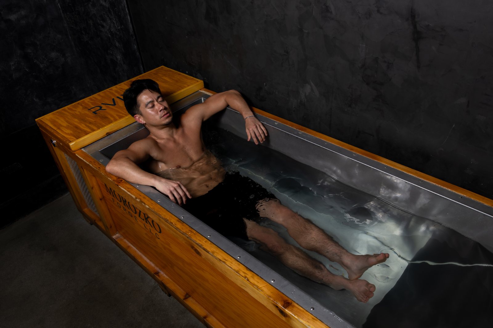 Guest reclining in the ice bath