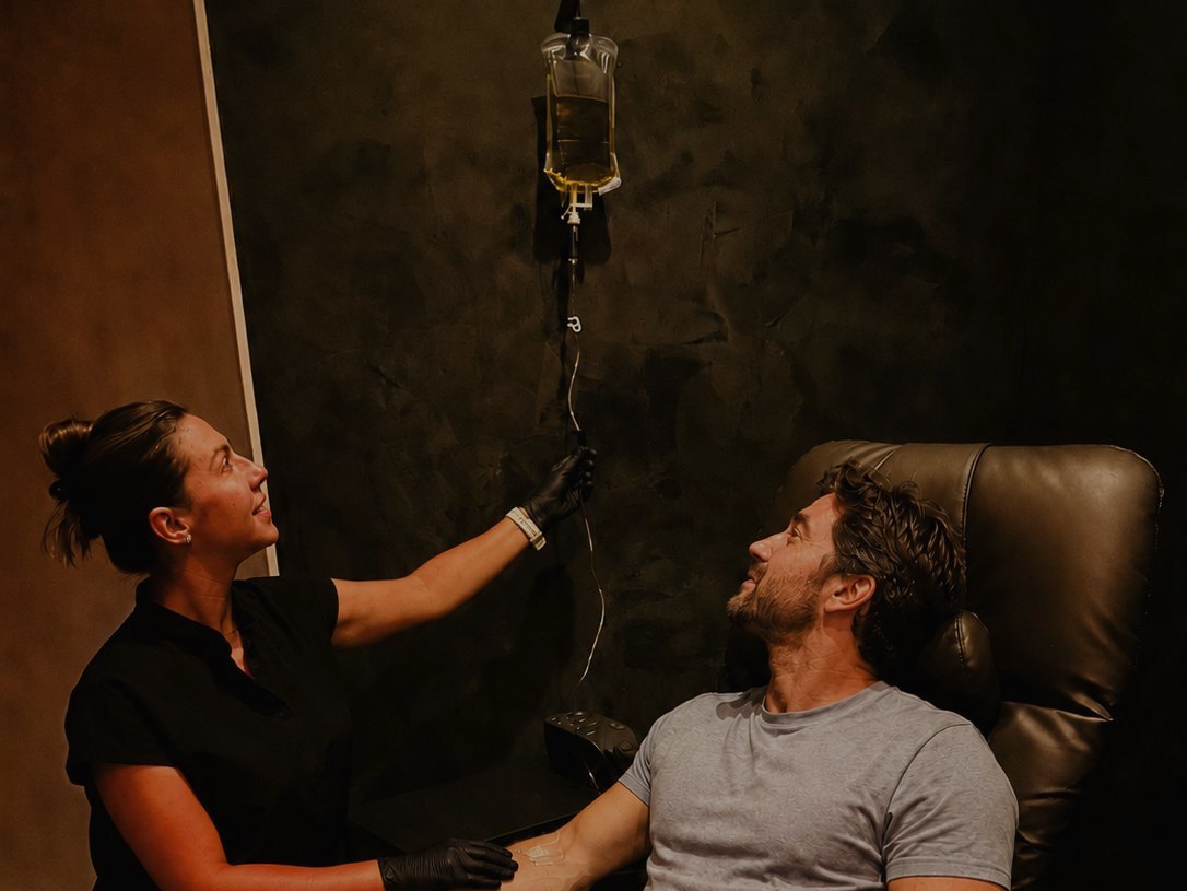 RVIVL staff setting up an IV drip for a guest in the lounge
